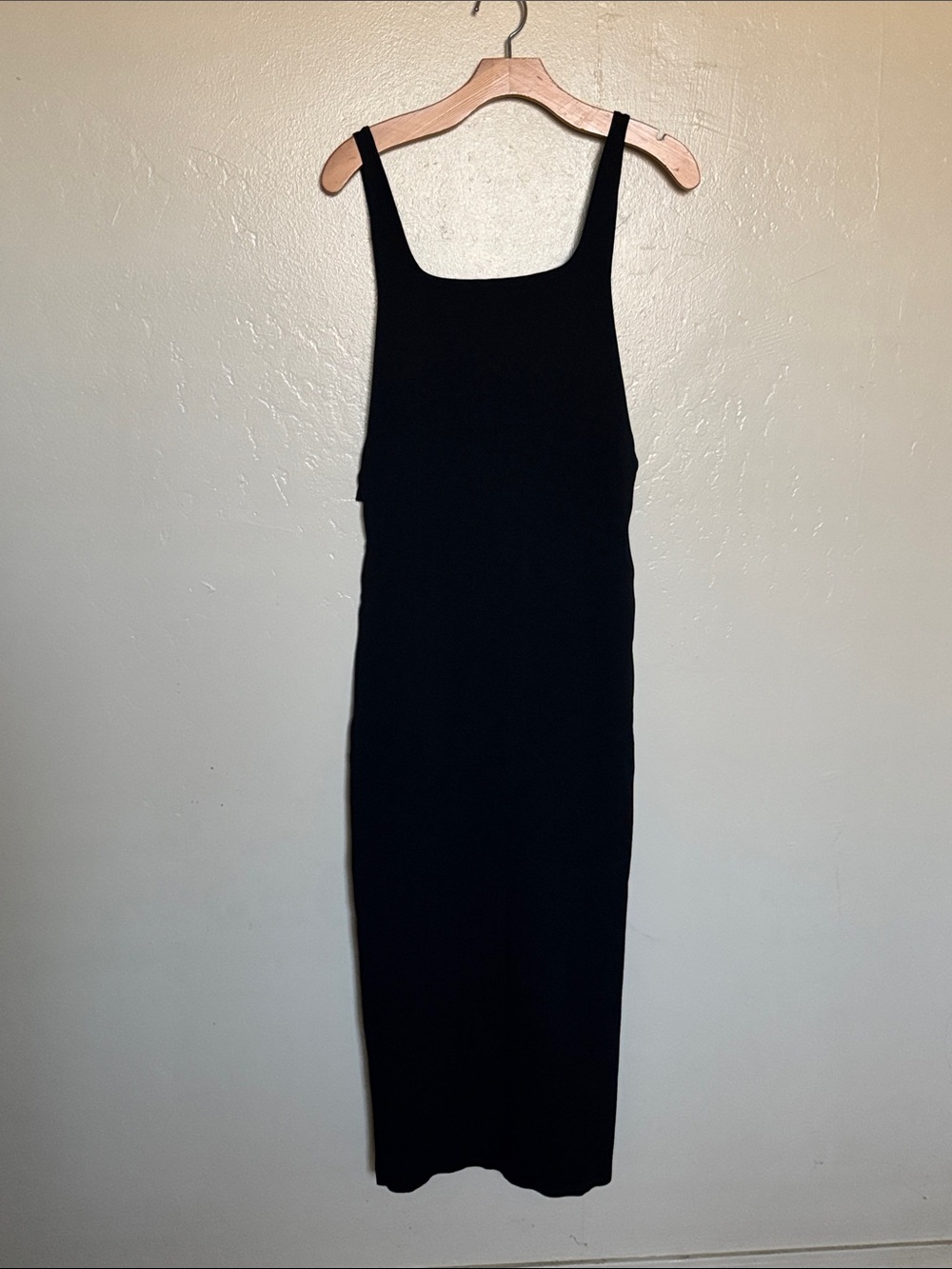 Sleek Black Backless Midi Dress -  Brand Not Specified